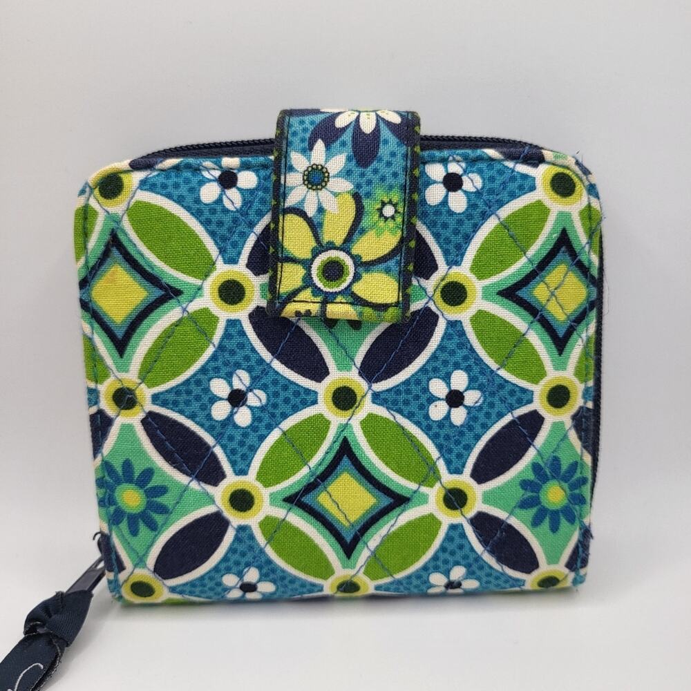 AUTHENTIC VERA BRADLEY COMPACT FLORAL WALLET